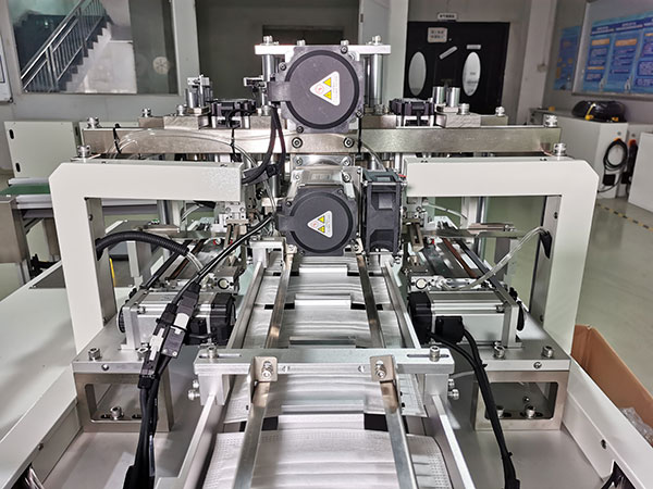 1655966267930229.jpg 平面口罩機細節(jié)圖展示.jpg