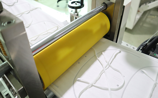 1671438622166457.jpg KN95全自動口罩機.jpg